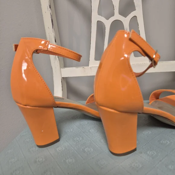 Pierre Dumas Women's Orange Sandals - Picture 6 of 10